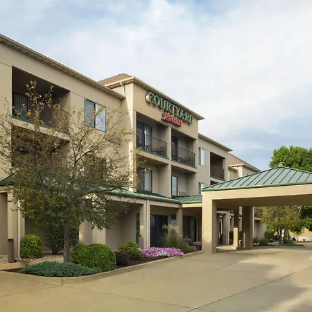 Courtyard By Marriott Champaign