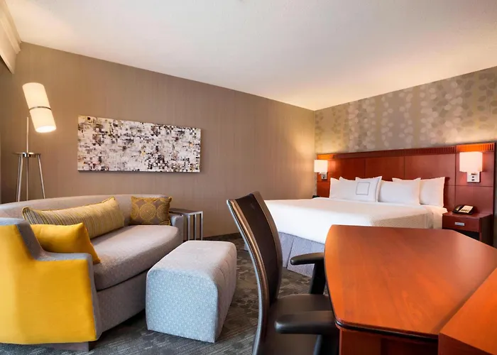Courtyard By Marriott Champaign