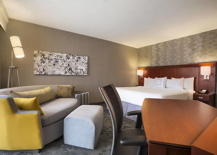 Courtyard By Marriott Champaign