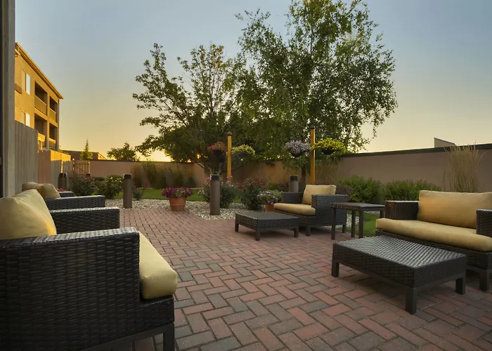 Courtyard By Marriott Champaign