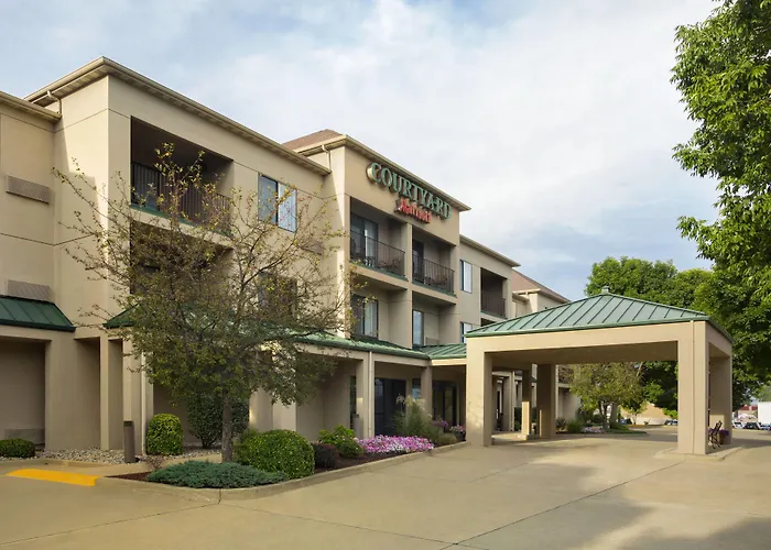 Courtyard By Marriott 3*