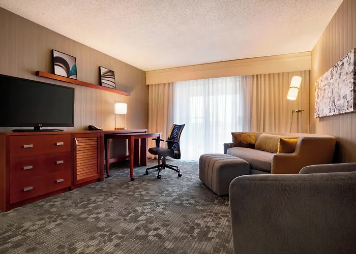Courtyard By Marriott 3*