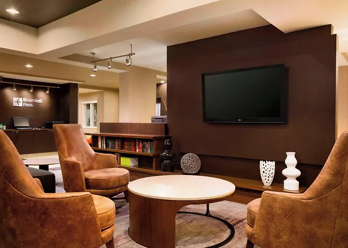 Courtyard By Marriott Champaign